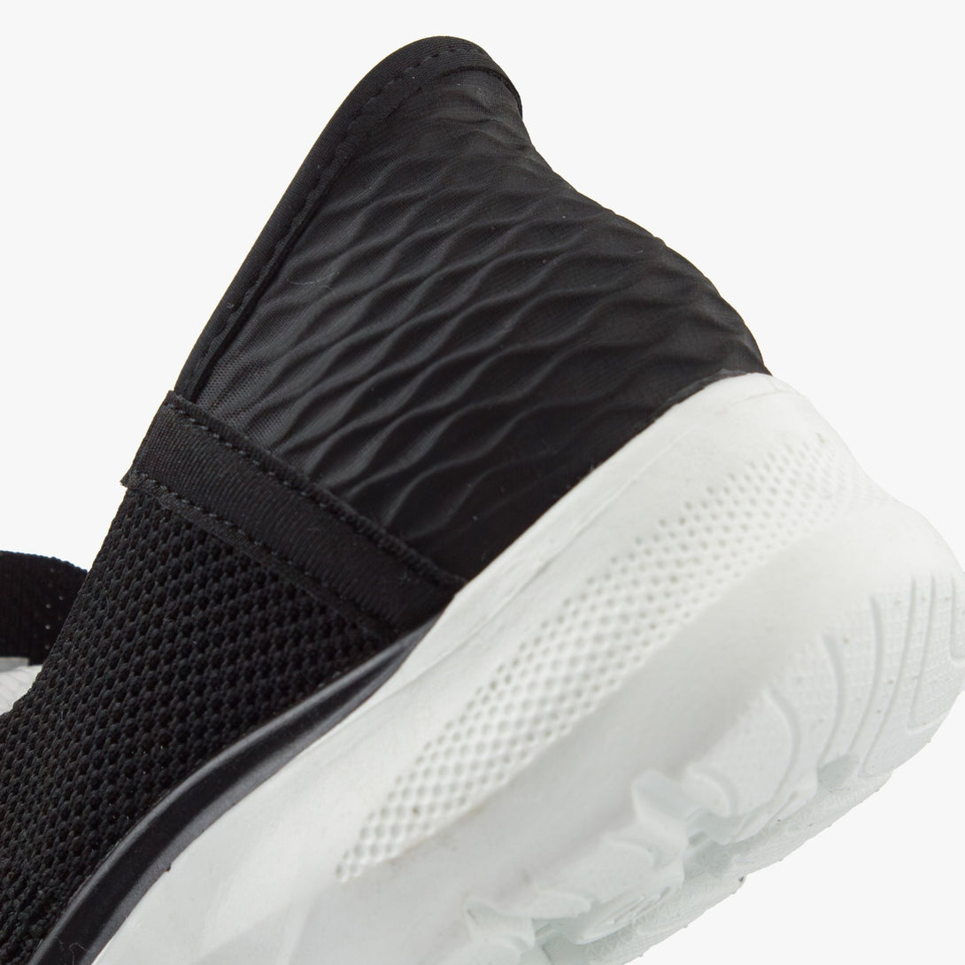 حذاء رياضي نسائي