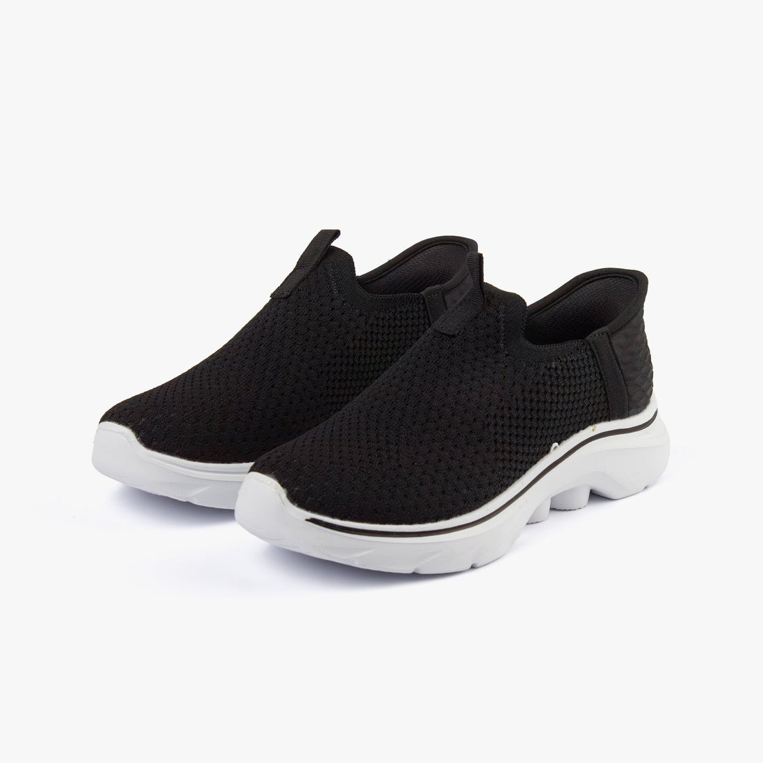 حذاء رياضي نسائي