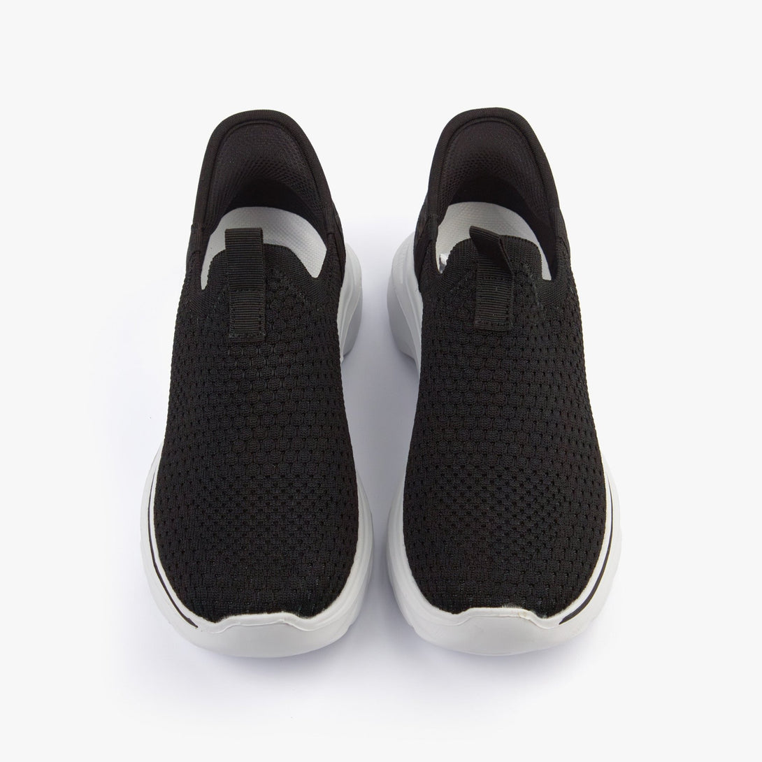 حذاء رياضي نسائي