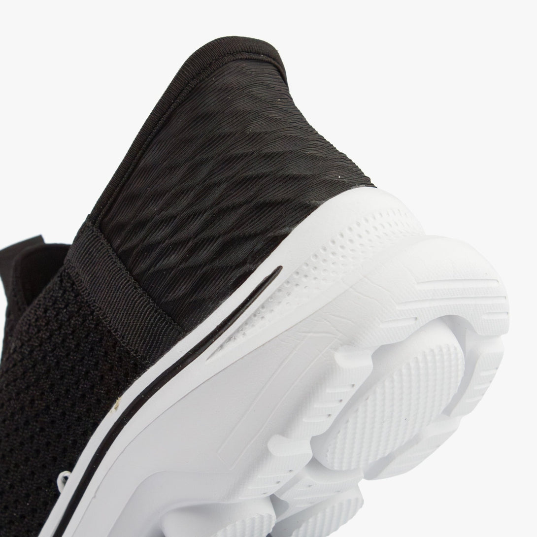 حذاء رياضي نسائي