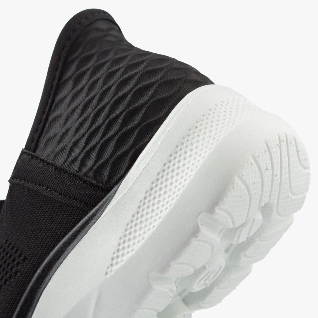 حذاء رياضي نسائي