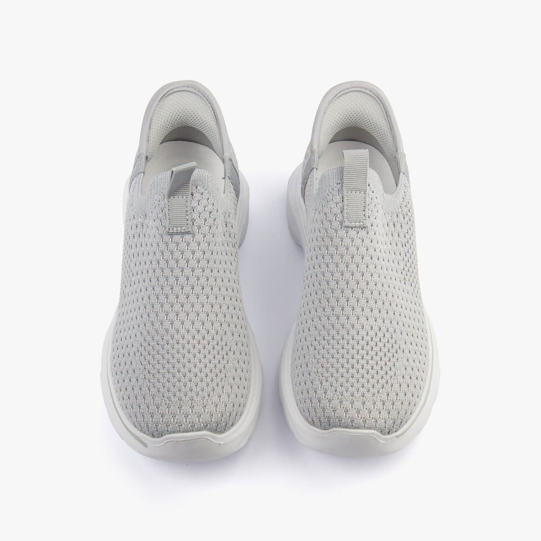 حذاء رياضي نسائي