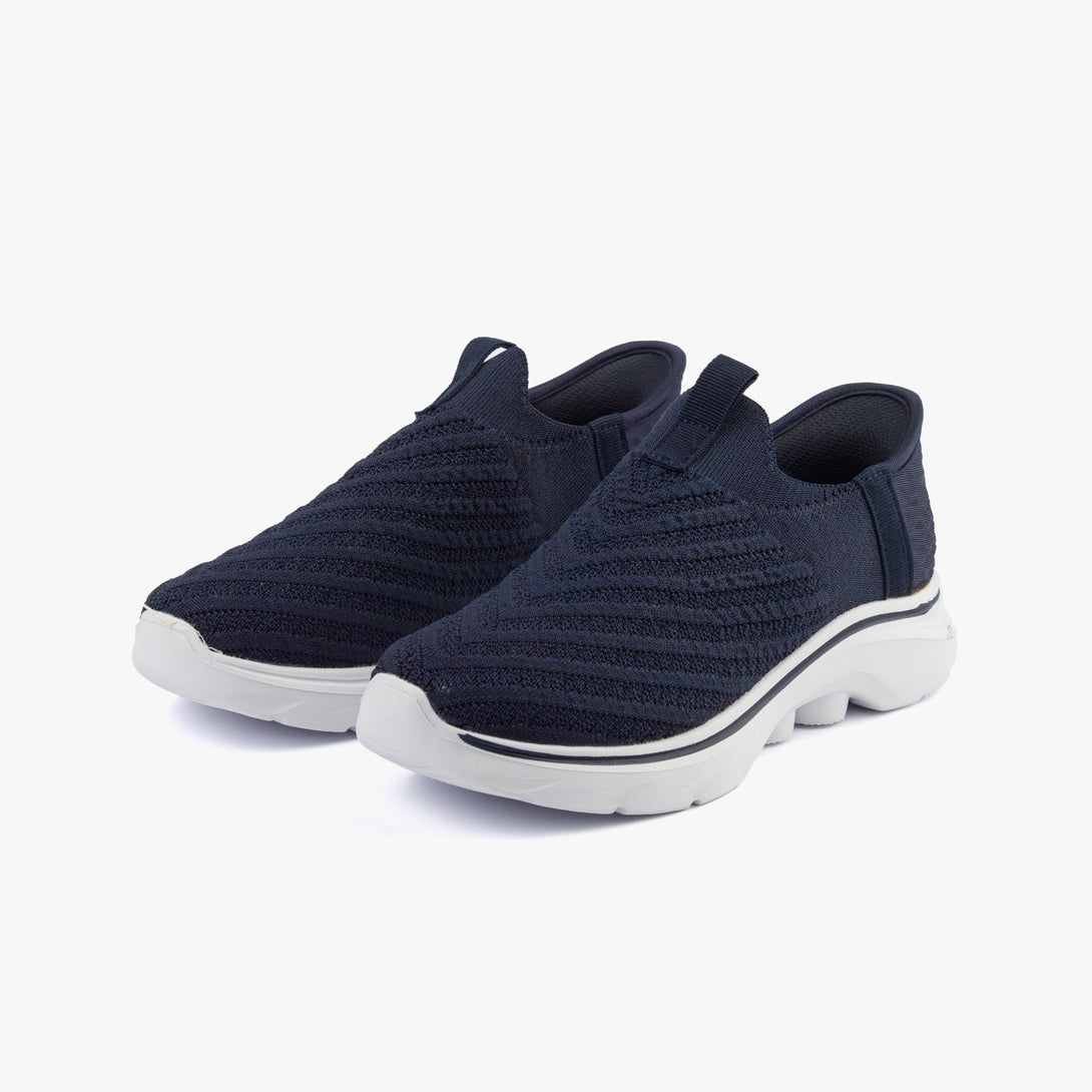 حذاء رياضي نسائي