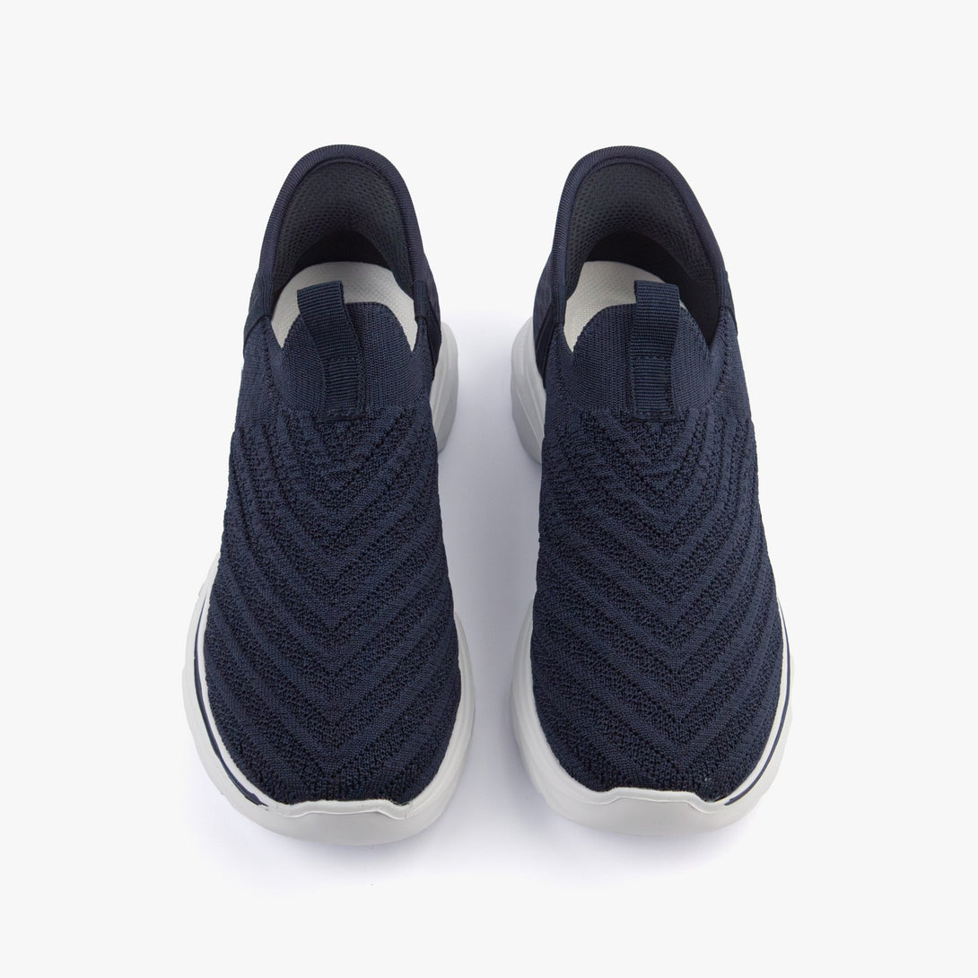 حذاء رياضي نسائي