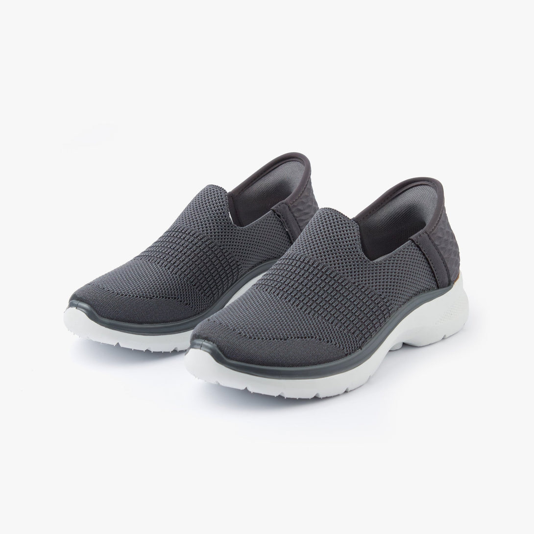 حذاء رياضي نسائي