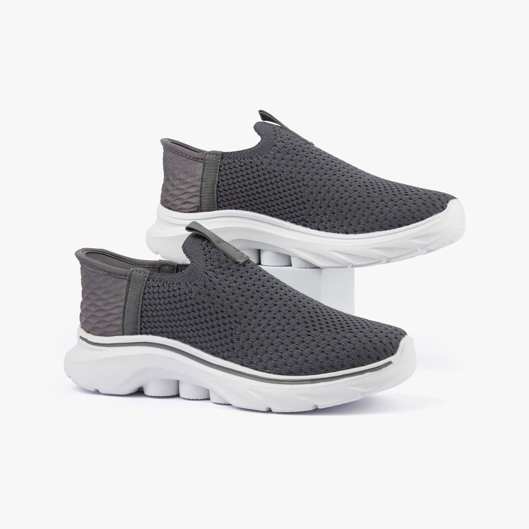 حذاء رياضي نسائي