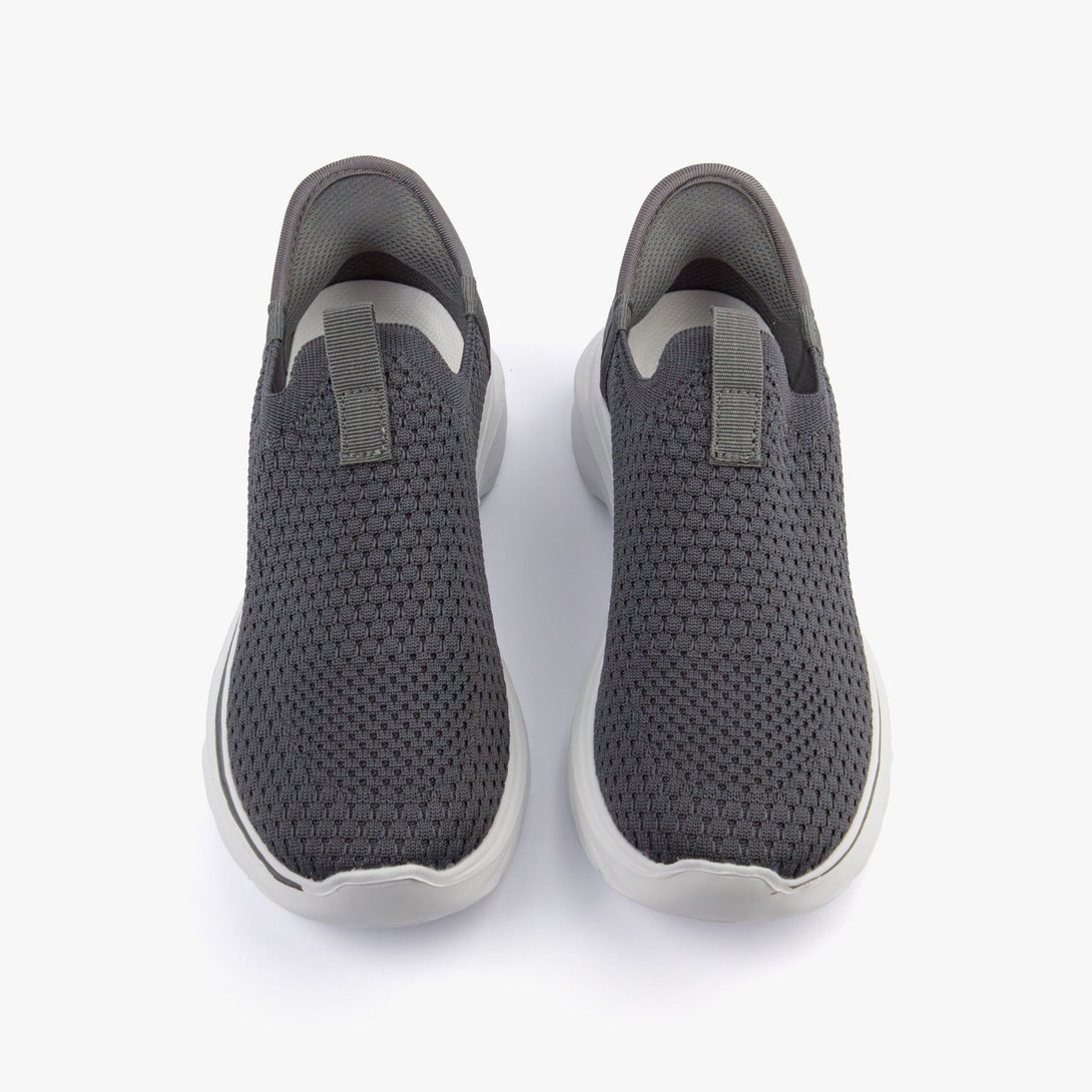 حذاء رياضي نسائي