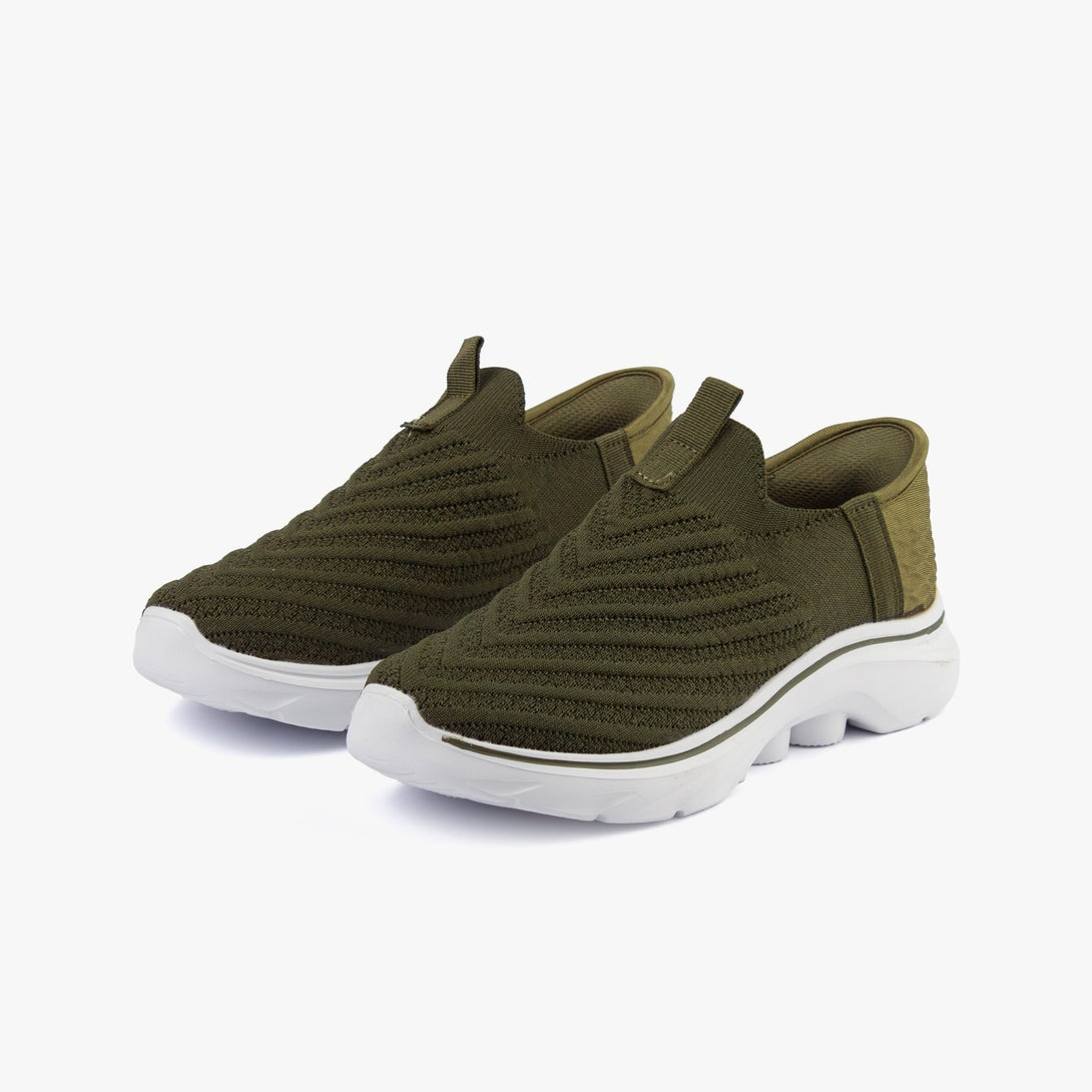 حذاء رياضي نسائي