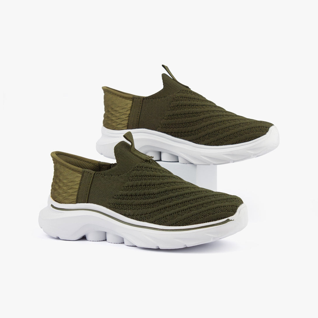 حذاء رياضي نسائي