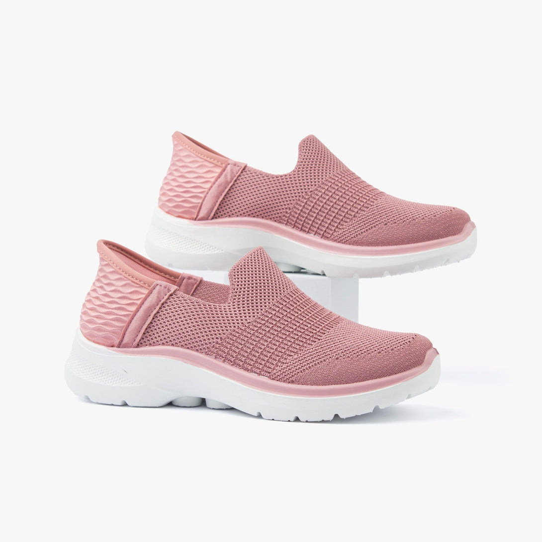 حذاء رياضي نسائي