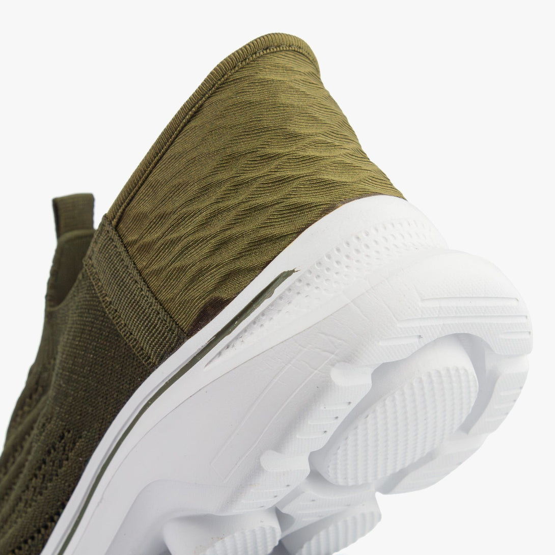 حذاء رياضي نسائي