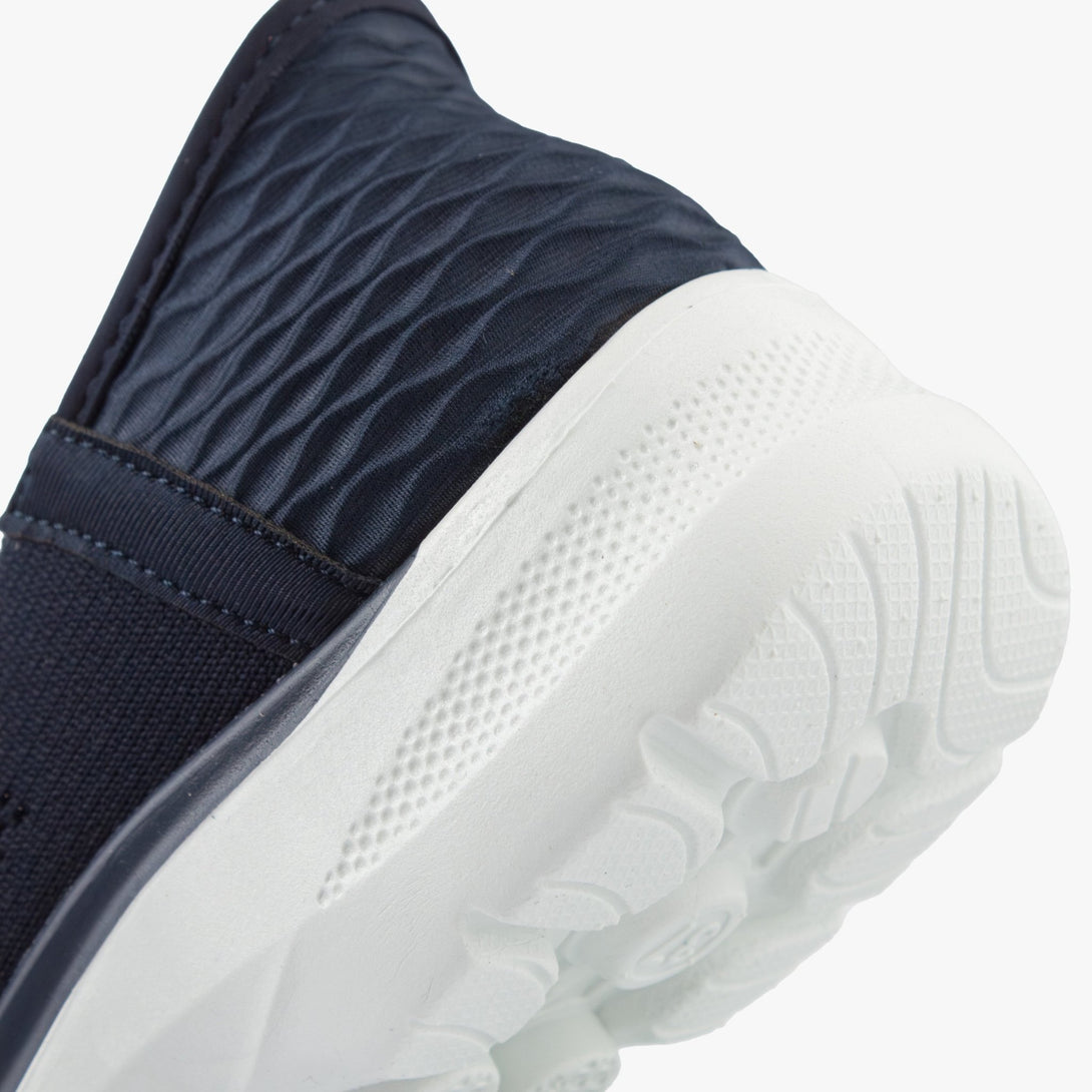 حذاء رياضي نسائي