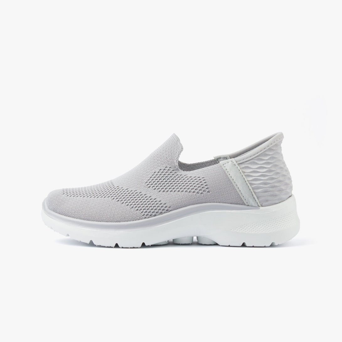 حذاء رياضي نسائي