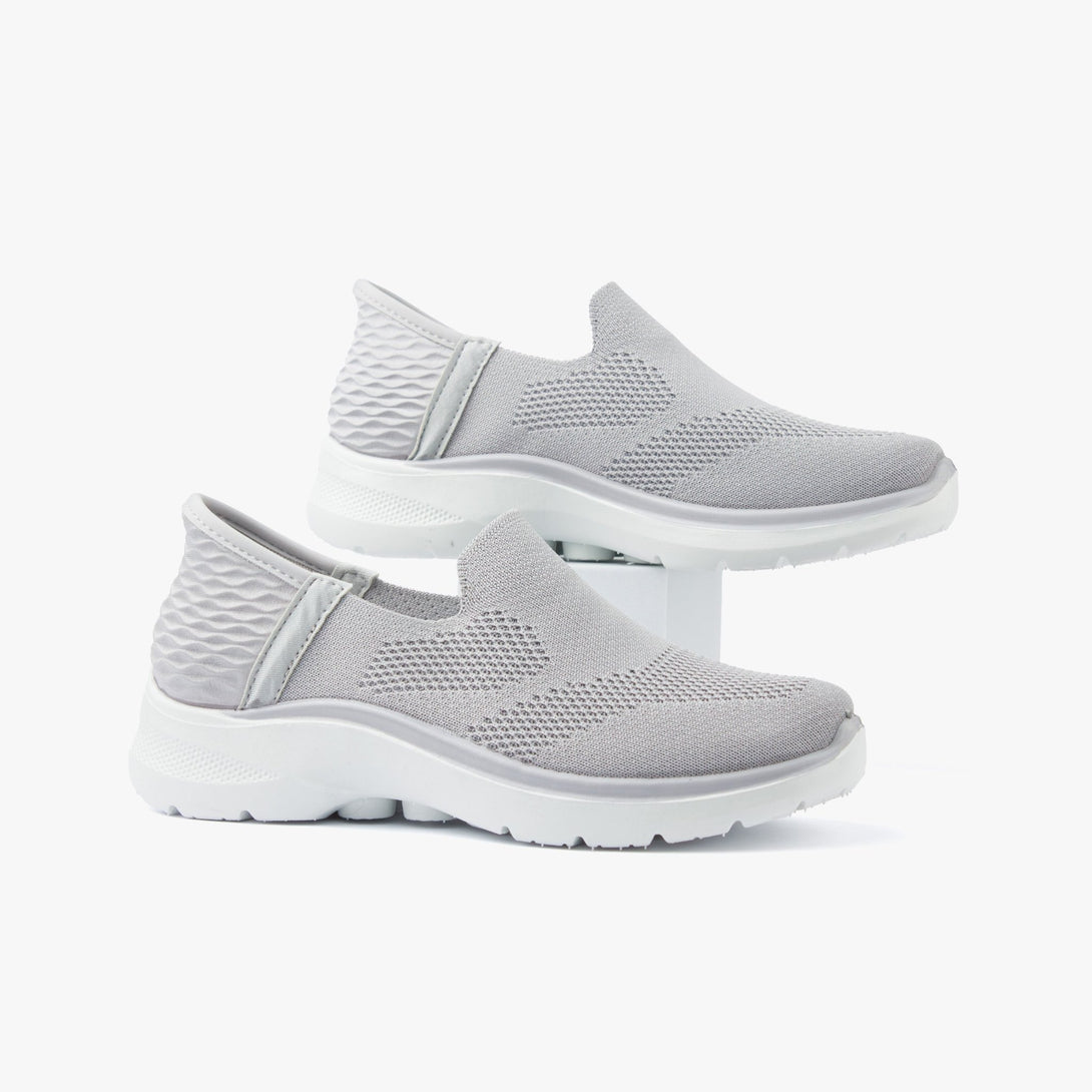 حذاء رياضي نسائي