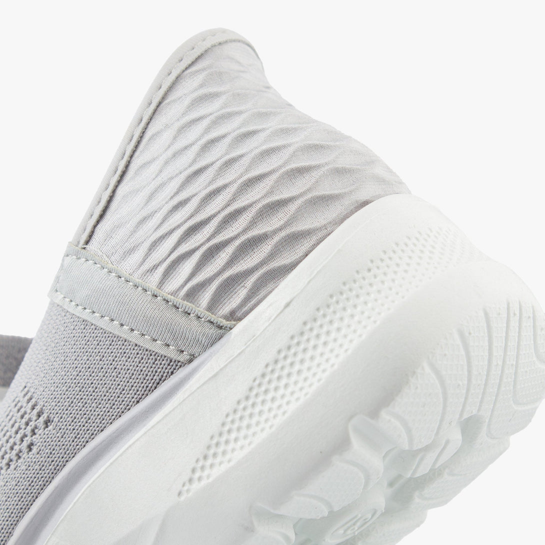 حذاء رياضي نسائي