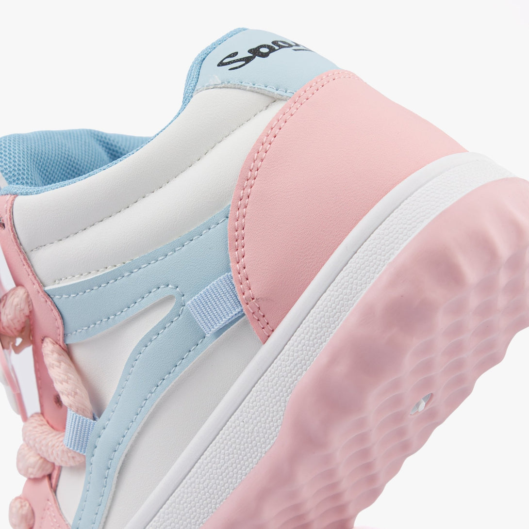 سنيكرز نسائي