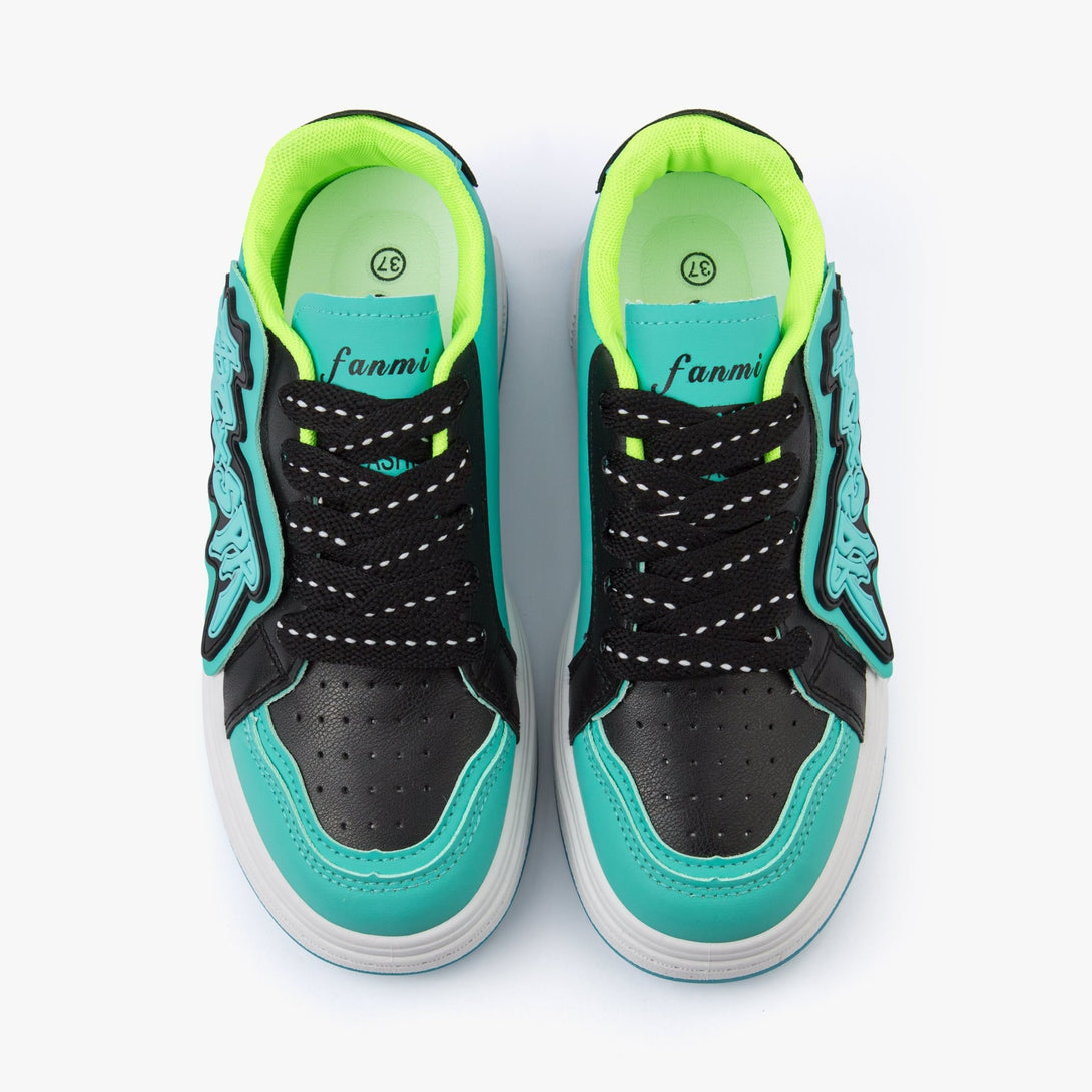 سنيكرز نسائي