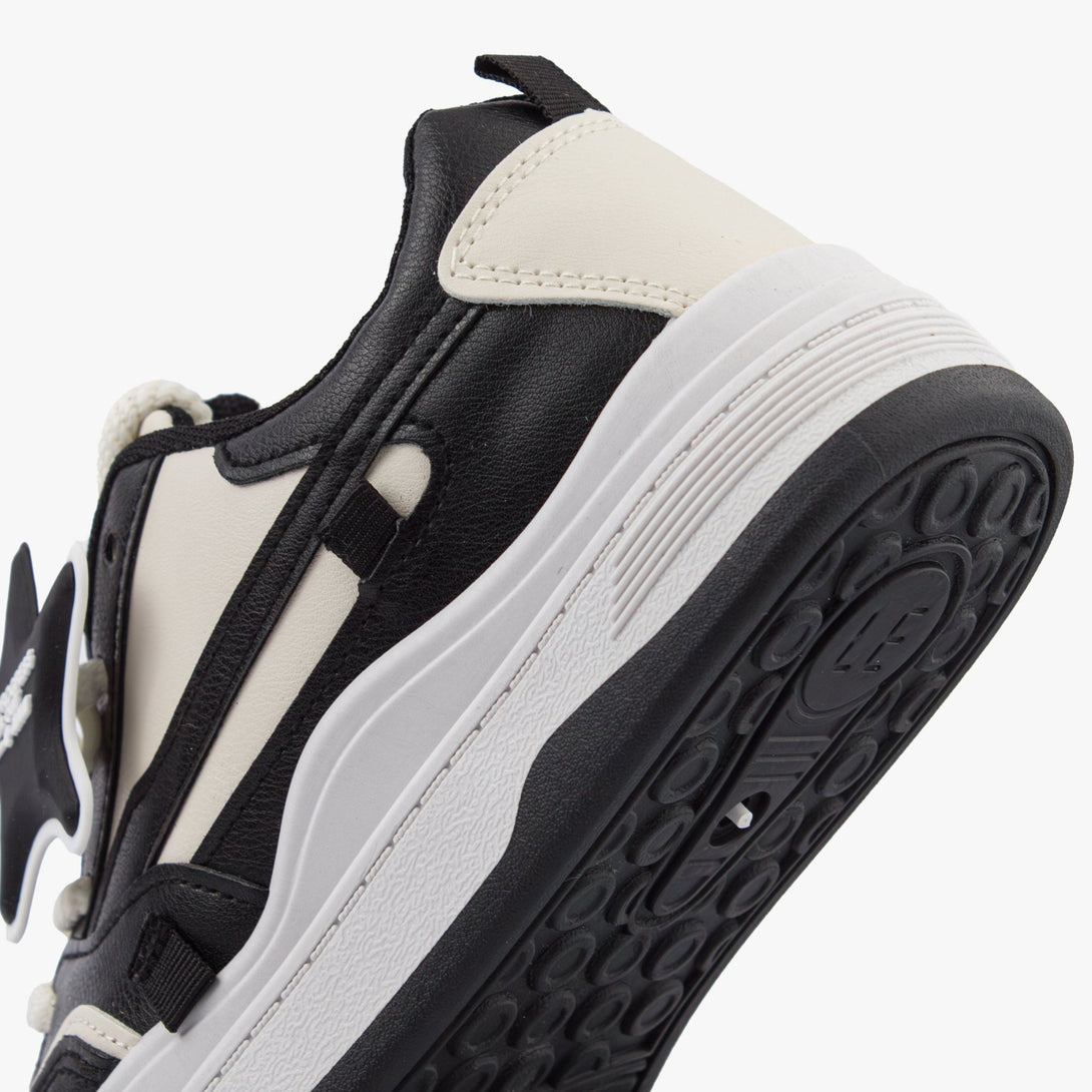 سنيكرز نسائي