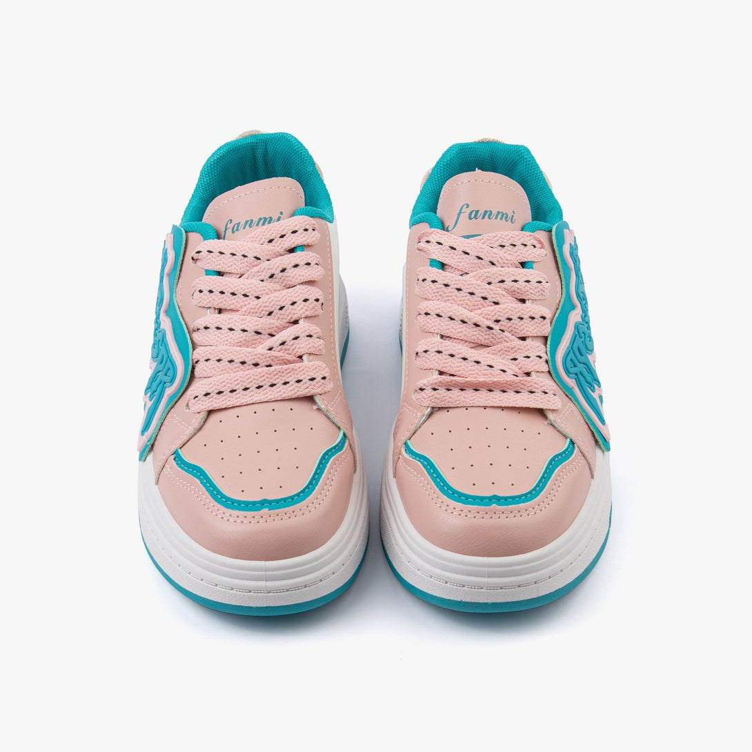 سنيكرز نسائي