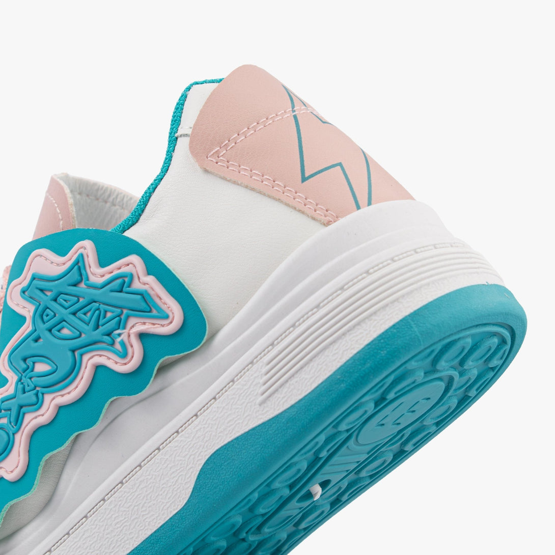 سنيكرز نسائي