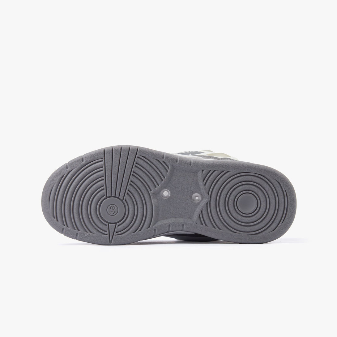 سنيكرز نسائي