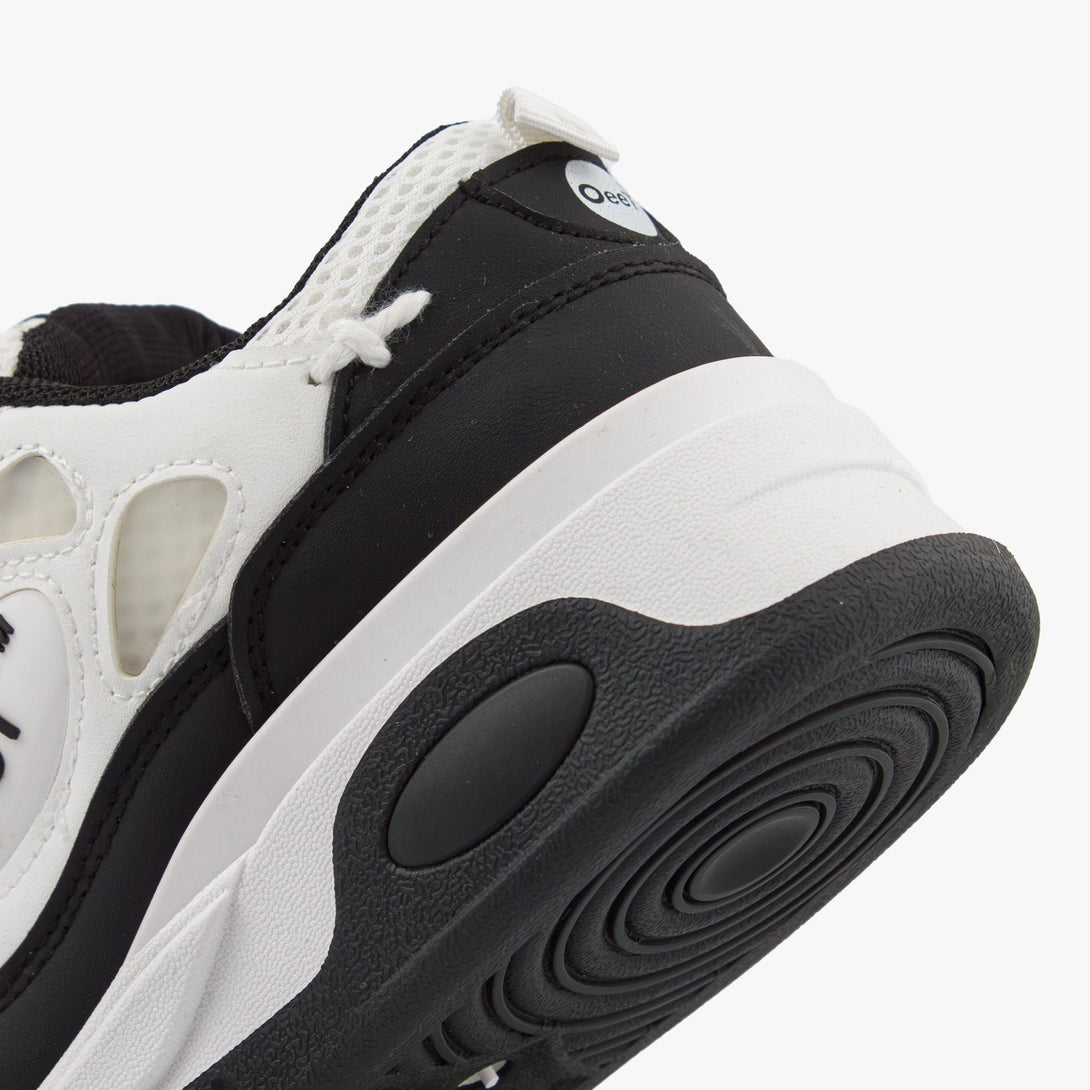 سنيكرز نسائي