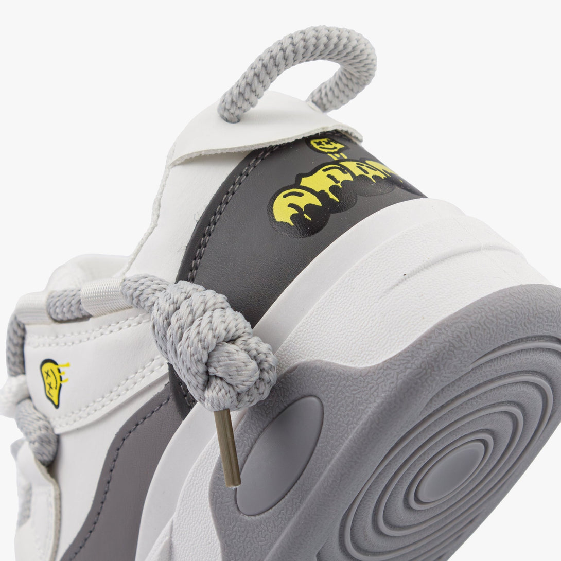 سنيكرز نسائي