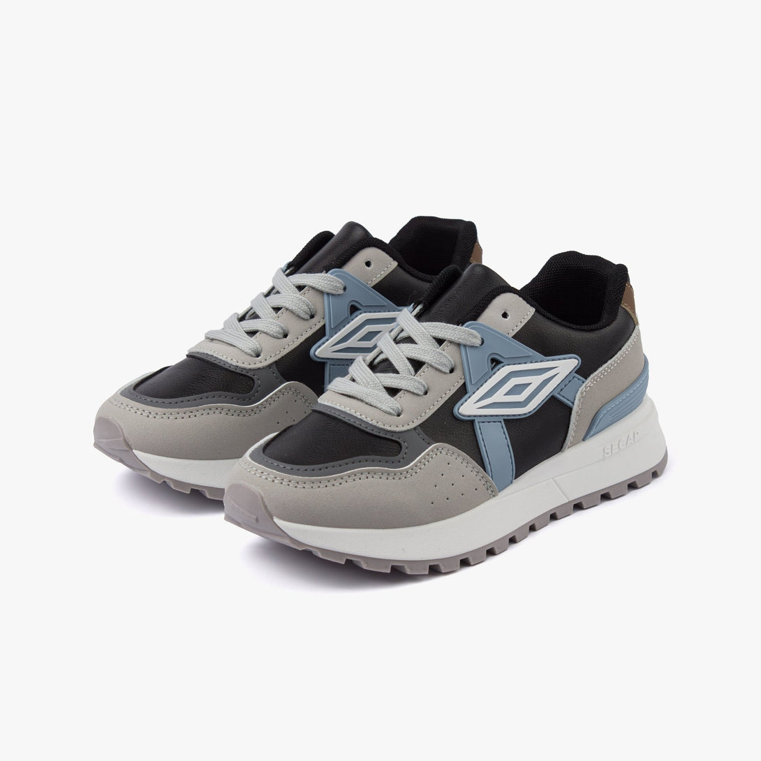 سنيكرز نسائي