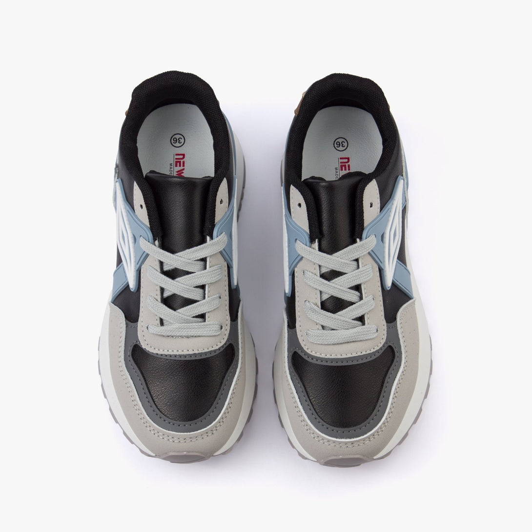 سنيكرز نسائي