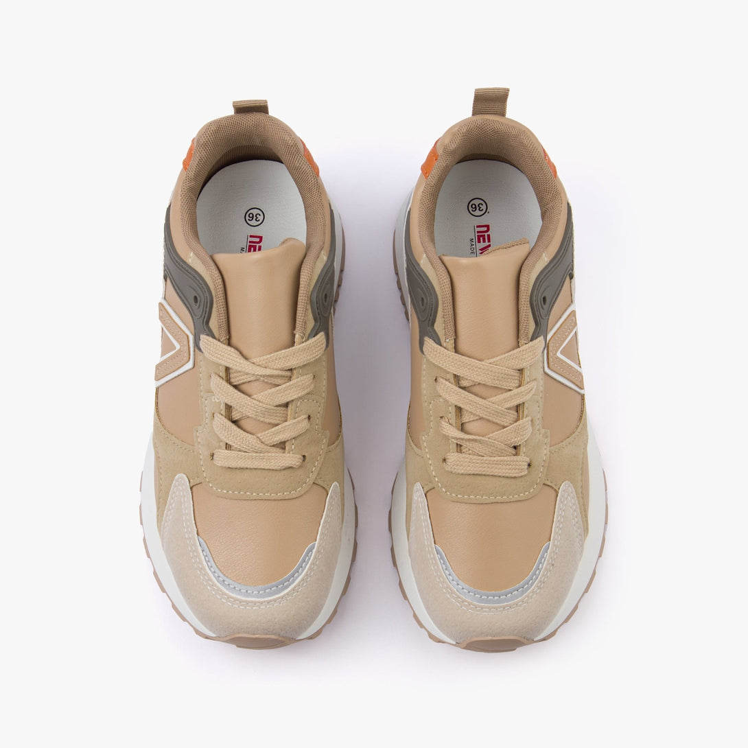 سنيكرز نسائي