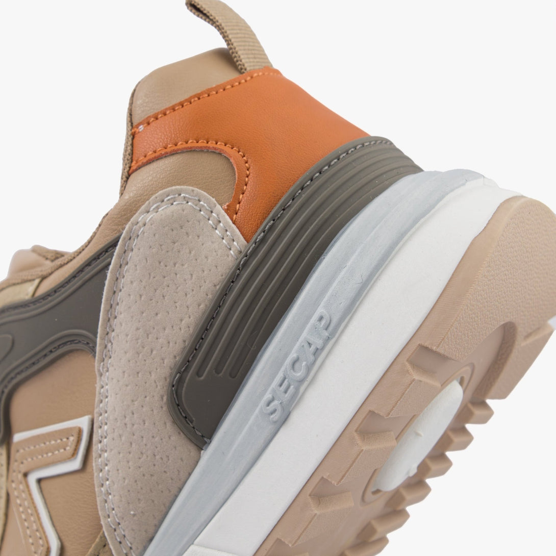 سنيكرز نسائي