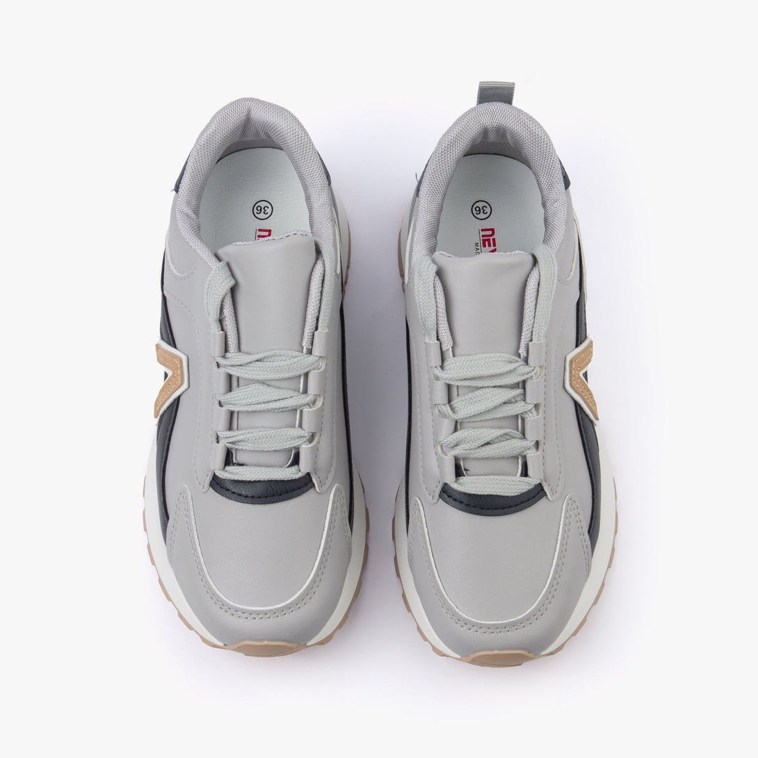 سنيكرز نسائي