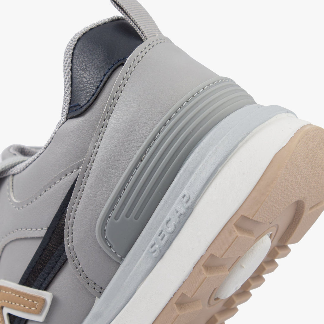 سنيكرز نسائي