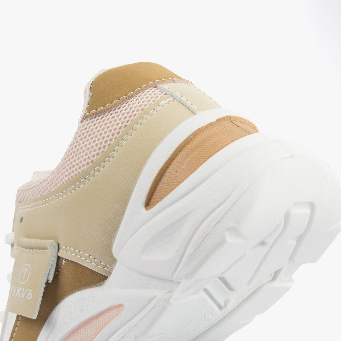 سنيكرز نسائي