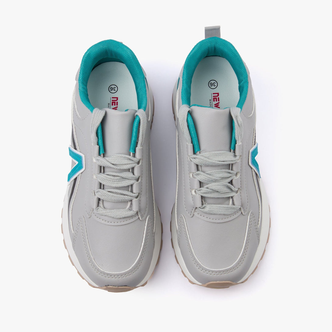 سنيكرز نسائي