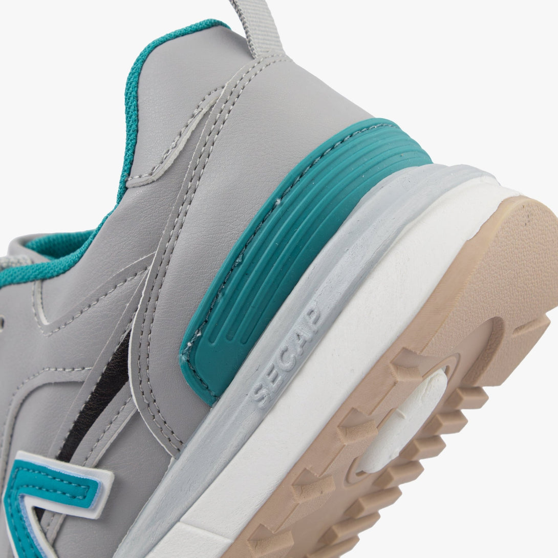 سنيكرز نسائي