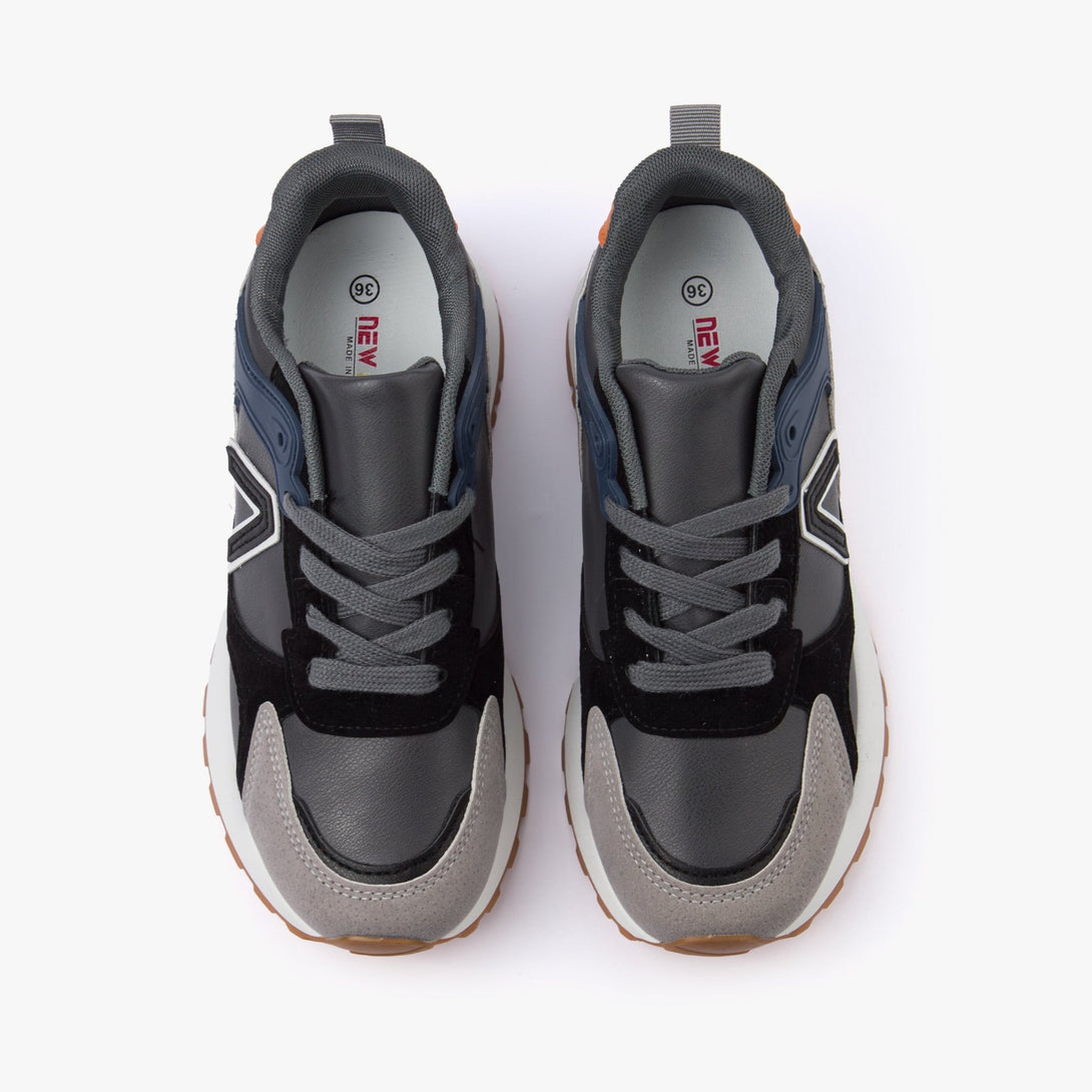 سنيكرز نسائي