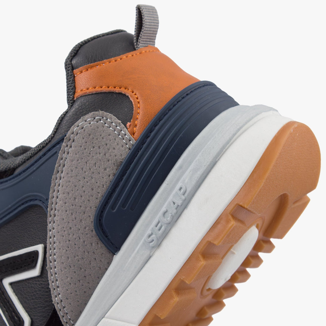 سنيكرز نسائي