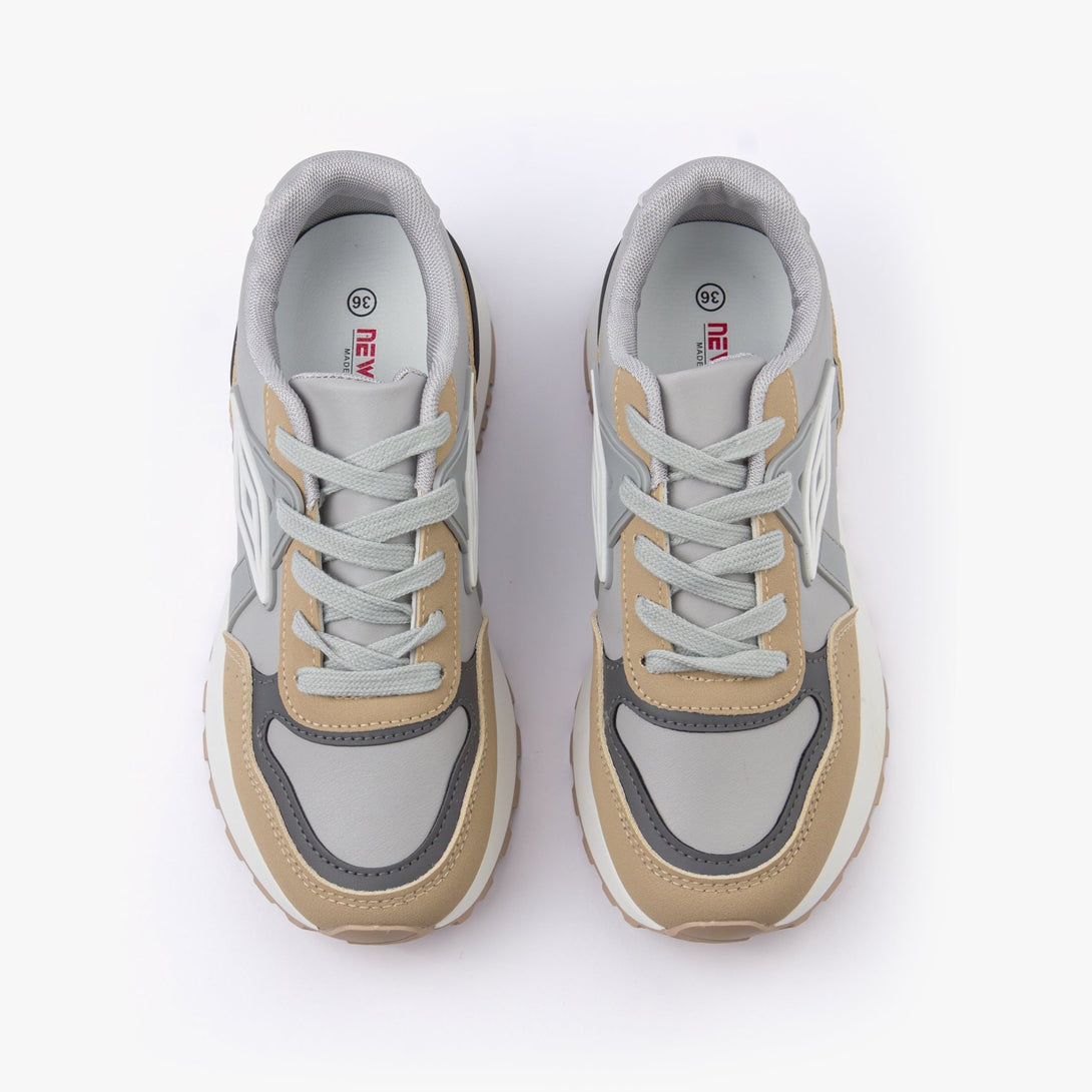 سنيكرز نسائي