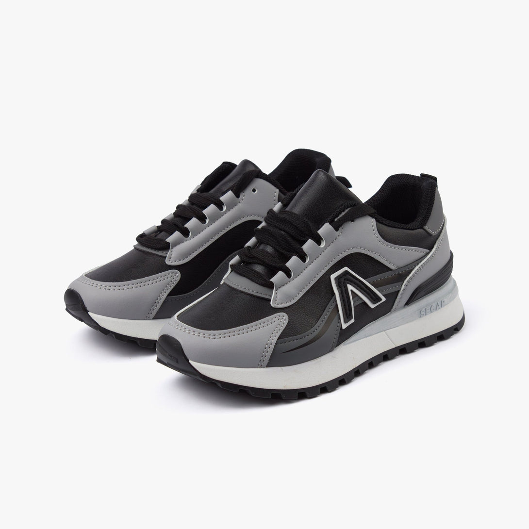 سنيكرز نسائي