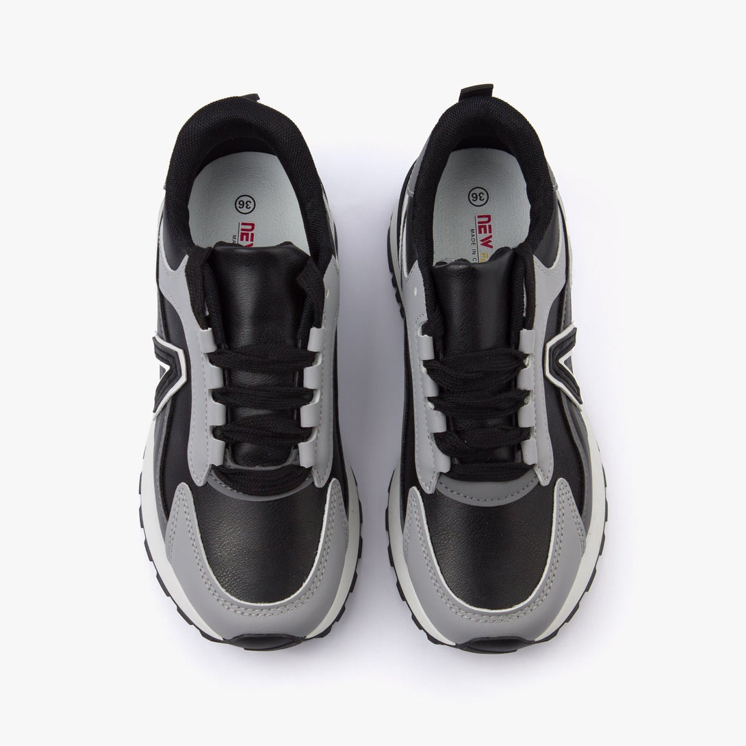 سنيكرز نسائي