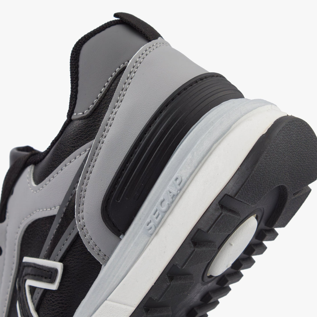 سنيكرز نسائي