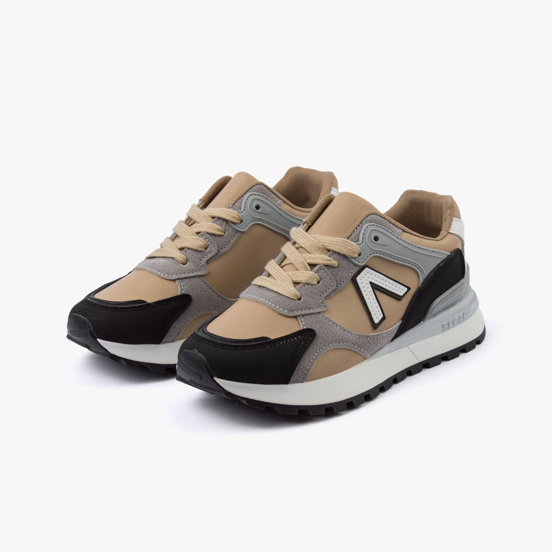 سنيكرز نسائي