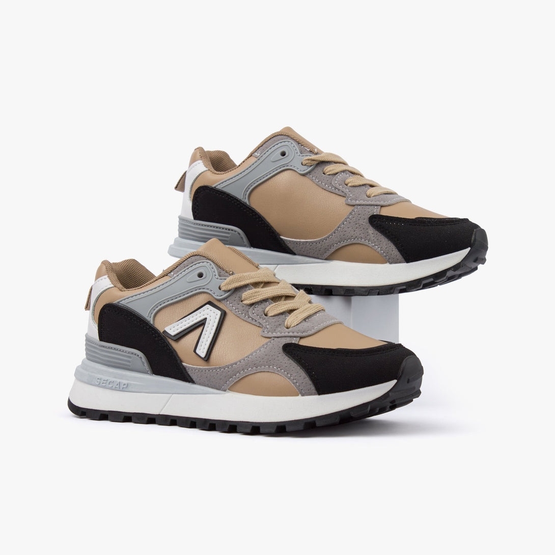 سنيكرز نسائي