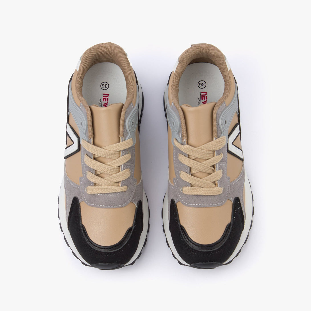 سنيكرز نسائي