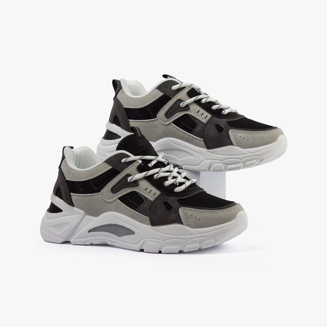 سنيكرز نسائي