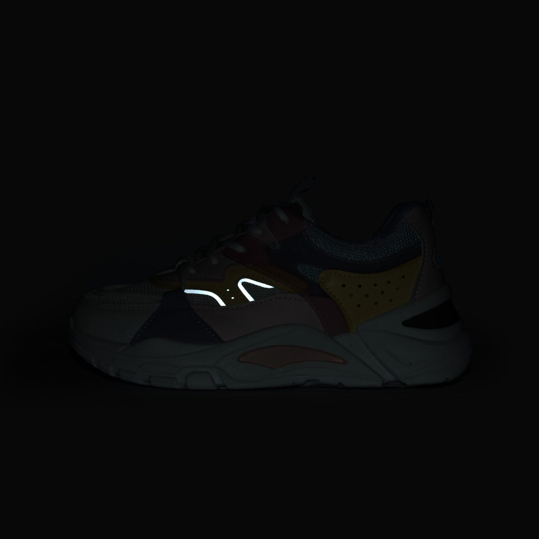 سنيكرز نسائي