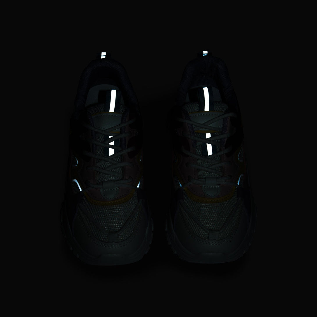 سنيكرز نسائي