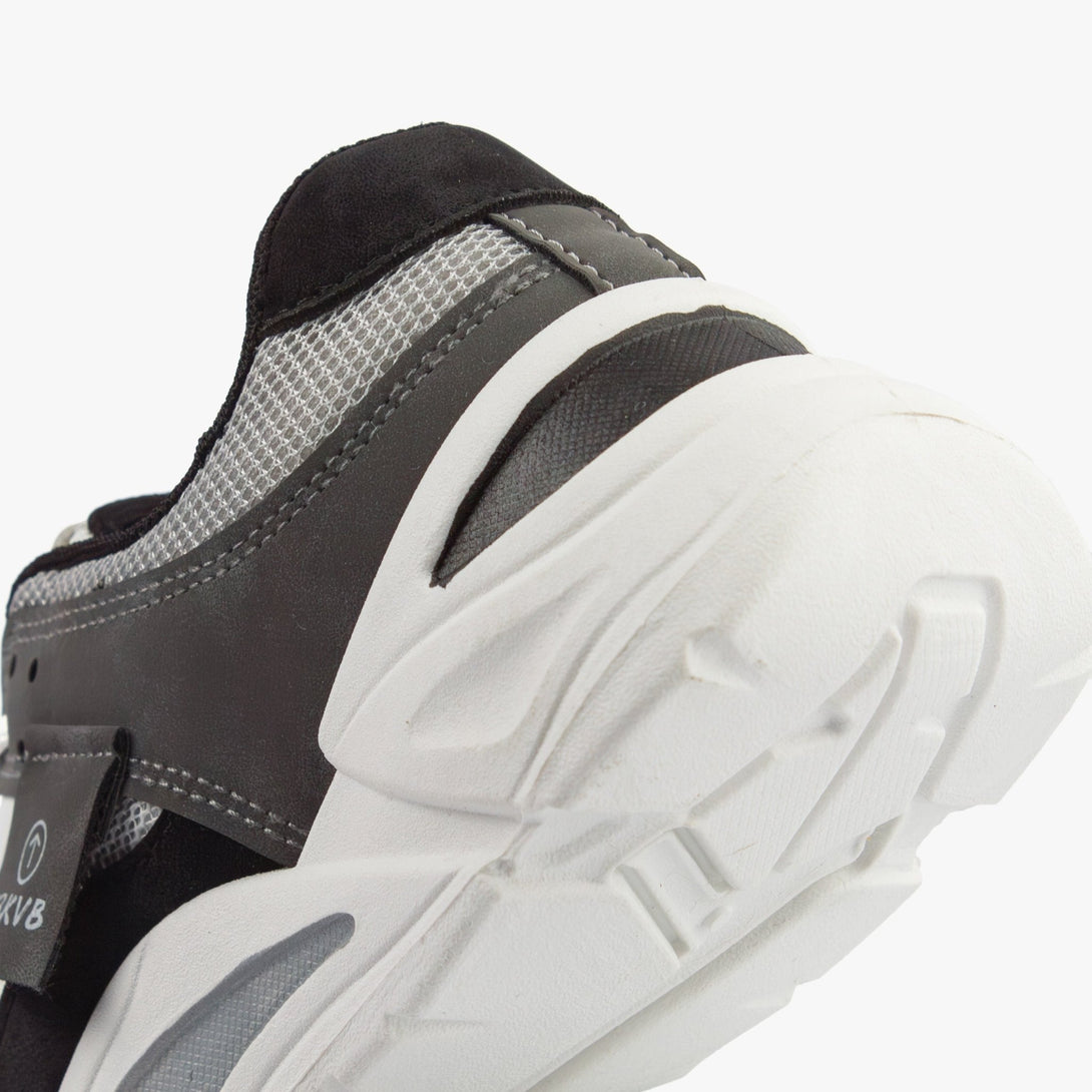 سنيكرز نسائي