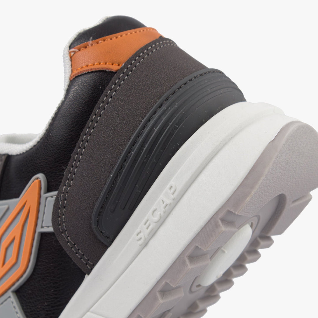 سنيكرز نسائي